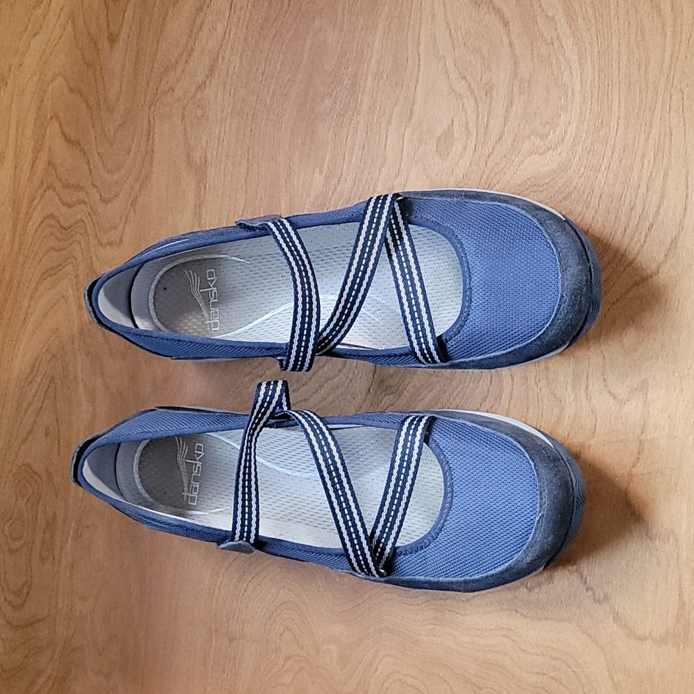 Dansko navy stepped shoes